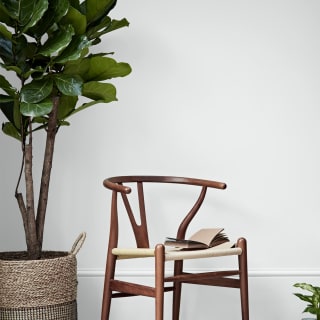 423862-crown-easyclean-matt-emulsion-2_5l-chalky-white-3