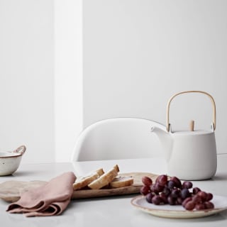 424142-crown-easyclean-kitchen-matt-emulsion-2_5l-pure-brilliant-white-3