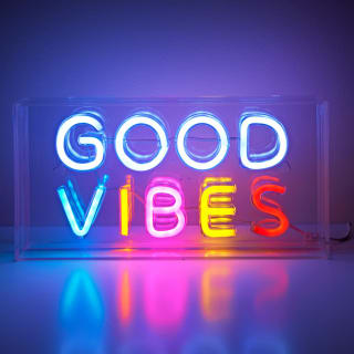 424263-vibes-neon-good-vibes-light-2