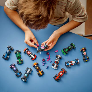 424549-f1-mini-figures-2