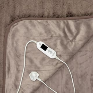 425256-faux-fur-heated-throw-3