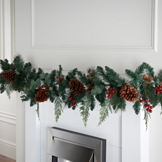 425454-180cm-garland-with-red-berries-2