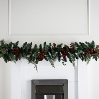425454-180cm-garland-with-red-berries