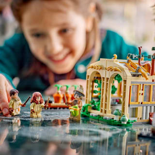 425777-lego-harry-potter-hogwarts-castle-herbology-class-4