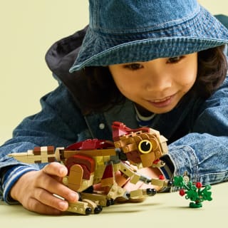 425781-lego-jurrasic-world-baby-dinosaur-dolores-aquilops-4