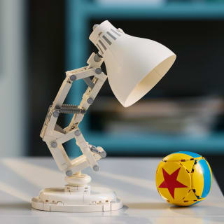 425786-lego-disney-pixar-lamp-3