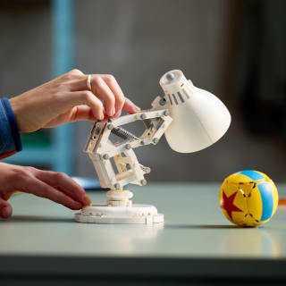 425786-lego-disney-pixar-lamp-6