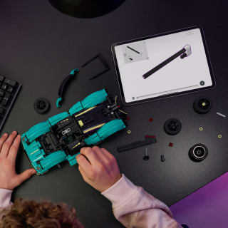 425803-lego-technic-aston-martin-valkyrie-7