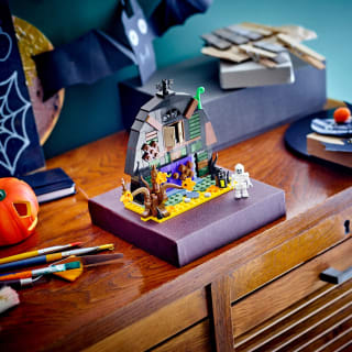 425812-lego-halloween-barn-3