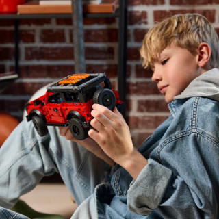 425831-lego-technic-ford-bronco-suv-11