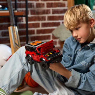 425831-lego-technic-ford-bronco-suv-2