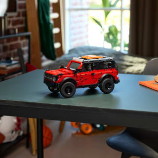 425831-lego-technic-ford-bronco-suv-5