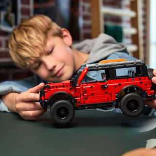425831-lego-technic-ford-bronco-suv-9