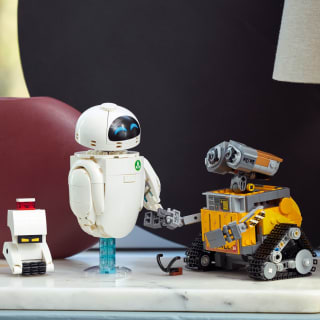 425833-lego-disney-wall-e-and-eve-8