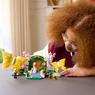 425835-lego-wicked-glindas-wedding-day-3