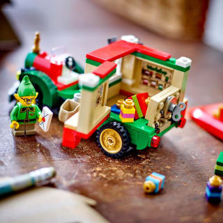 425838-legp-santas-delivery-truck-2