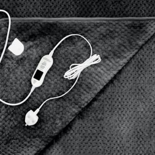 426820-waffle-heated-throw-charcoal-4