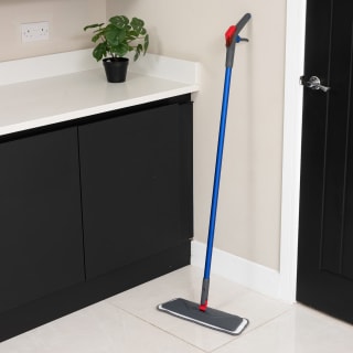 426839-addis-spray-mop-with-extra-refill-7