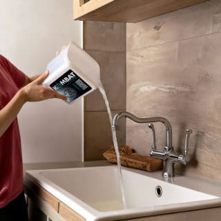 426861-kombat-800g-refillable-moisture-absorber-tub-with-handle1