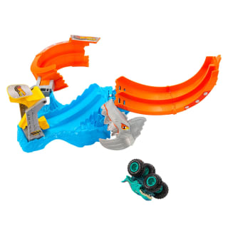 426904-hot-wheels-monster-truck-spiral-smash-5