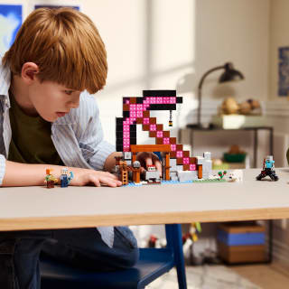 427701-lego-minecraft-the-pickaxe-mine-2