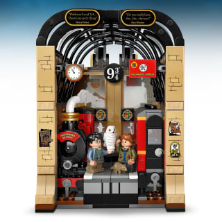 427743-lego-harry-potter-book-nook-hogwarts-express-7