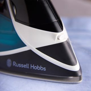 428319-russell-hobbs-supreme-steam-traditional-iron-2