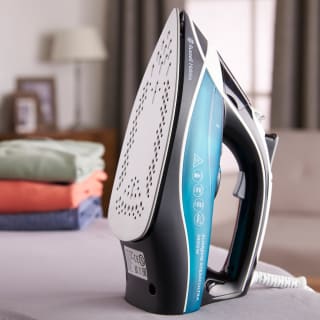 428319-russell-hobbs-supreme-steam-traditional-iron-4