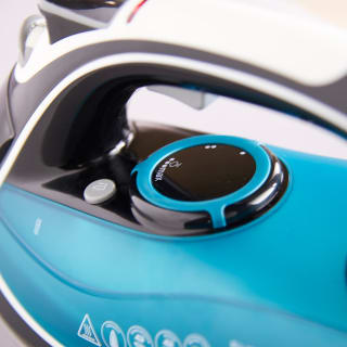 428319-russell-hobbs-supreme-steam-traditional-iron