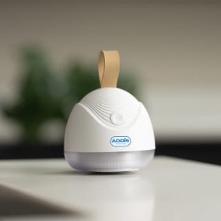 429414-addis-rechargeable-lint-remover-2