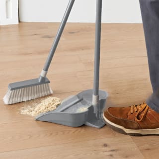 429452-long-handled-dustpan-and-brush-2