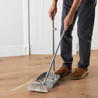 429452-long-handled-dustpan-and-brush