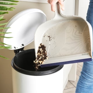 429472-beldray-large-dustpan-with-dual-bristle-brush-2