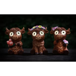 429683-solar-powered-big-eyed-highland-cow-4