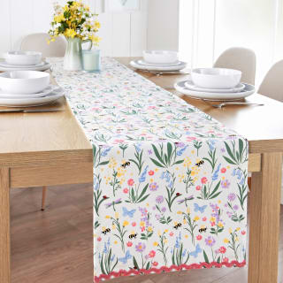 431616-floral-runner-with-scallop-edge