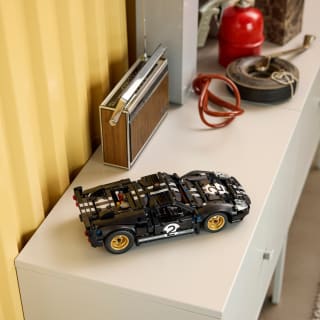 432924-lego-technic-1966-ford-gt40-mkii-race-car-8