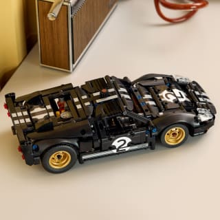 432924-lego-technic-1966-ford-gt40-mkii-race-car