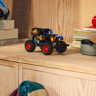 432929-lego-technic-monster-jam-grave-digger-fire-and-ice-3