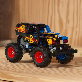 432929-lego-technic-monster-jam-grave-digger-fire-and-ice-4