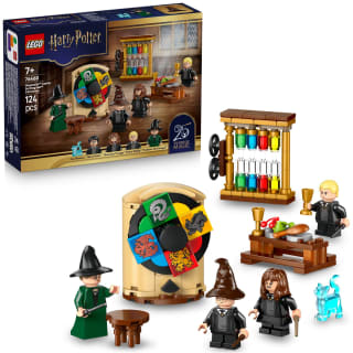 432933-lego-harry-potter-hogwarts-castle-sorting-hat-ceremony-3