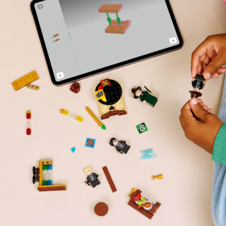 432933-lego-harry-potter-hogwarts-castle-sorting-hat-ceremony-5