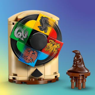 432933-lego-harry-potter-hogwarts-castle-sorting-hat-ceremony-7
