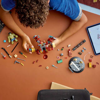 432942-lego-marvel-epic-battle-hulkbuster-vs-the-hulk-3