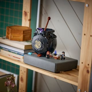 432946-lego-harry-potter-cauldron--secret-potions-classroom-5