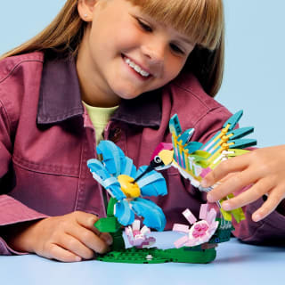 432951-lego-creator-wild-animals-colourful-hummingbird
