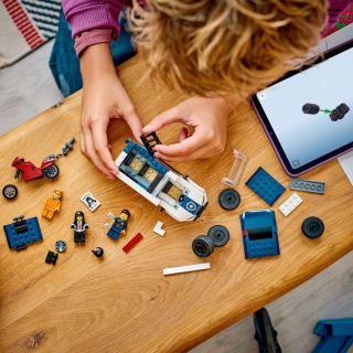 432956-police-prisoner-transport-van-2