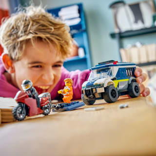 432956-police-prisoner-transport-van-9