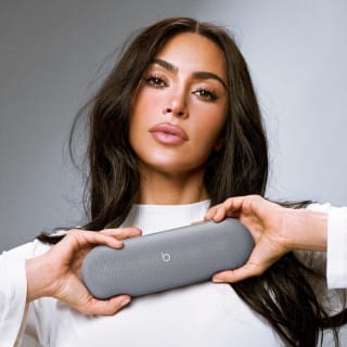 433446-beats-pill-dark-grey-x-kim-kardashian