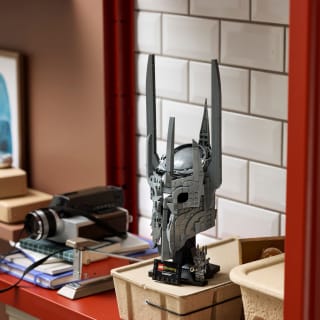 433717-the-lord-of-the-rings-saurons-helmet-11373-3