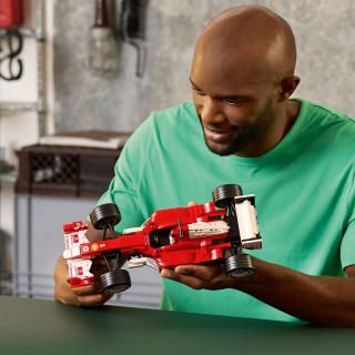 433718-ferrari-f2004-and-michael-schumacher-11375-10